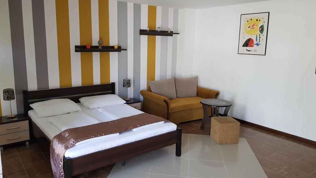 Aquarius Vendeghaz Hotel Сегед Екстериор снимка