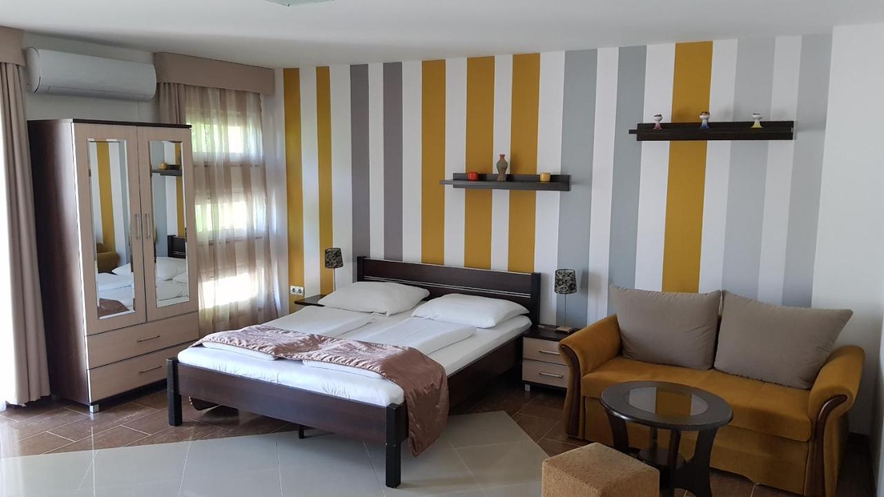 Aquarius Vendeghaz Hotel Сегед Екстериор снимка