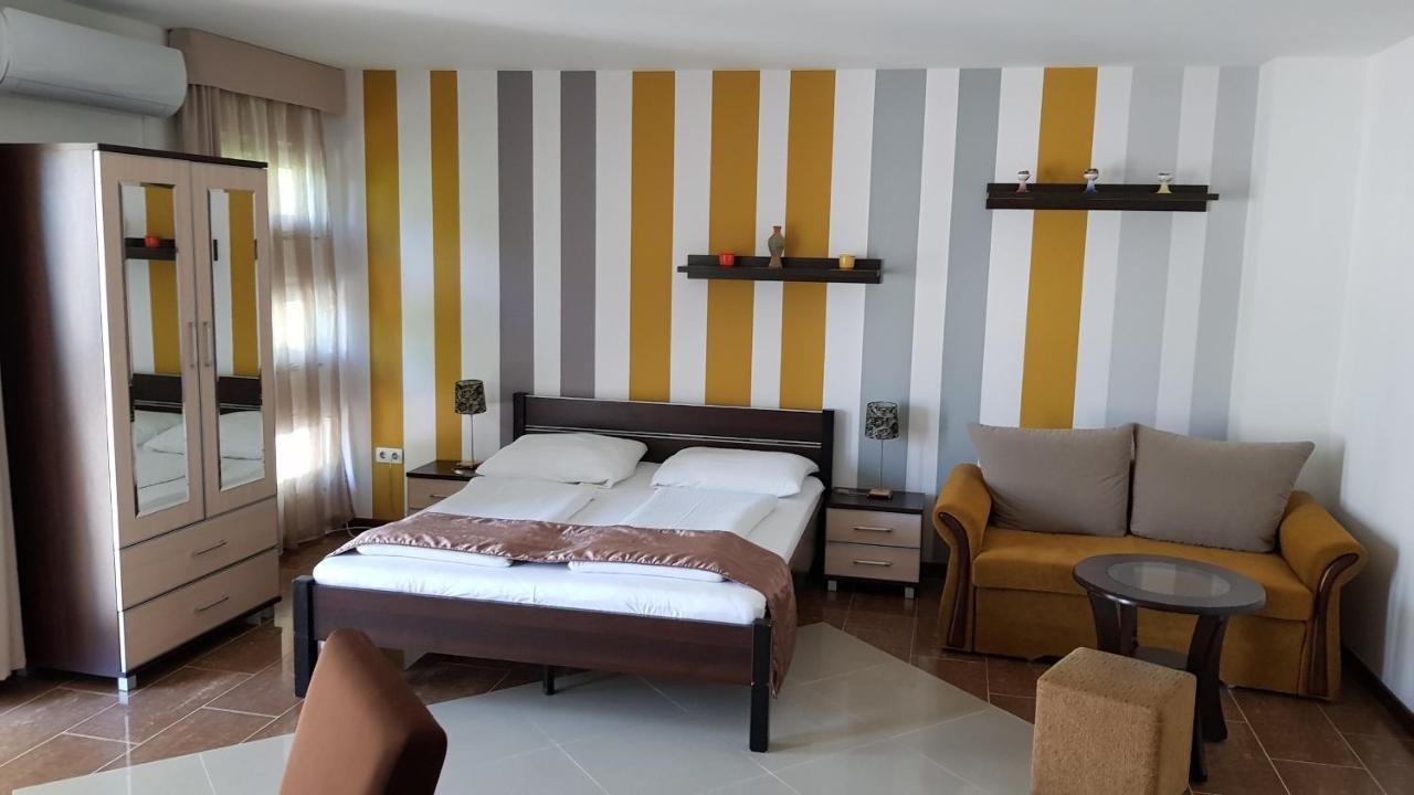 Aquarius Vendeghaz Hotel Сегед Екстериор снимка