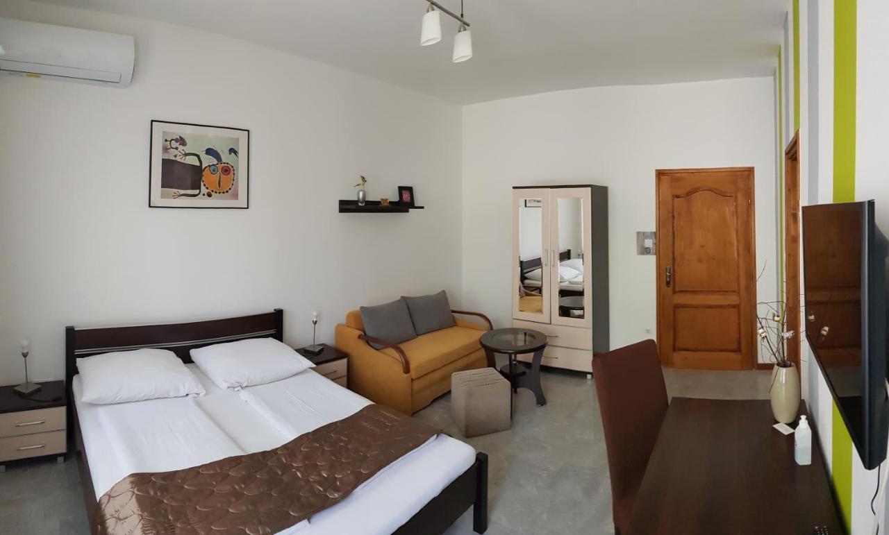 Aquarius Vendeghaz Hotel Сегед Екстериор снимка