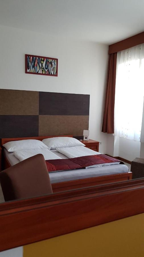 Aquarius Vendeghaz Hotel Сегед Екстериор снимка