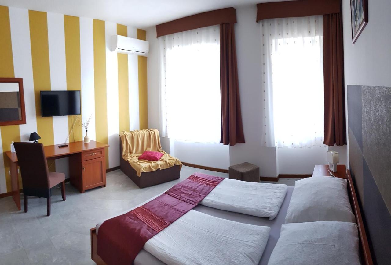 Aquarius Vendeghaz Hotel Сегед Екстериор снимка