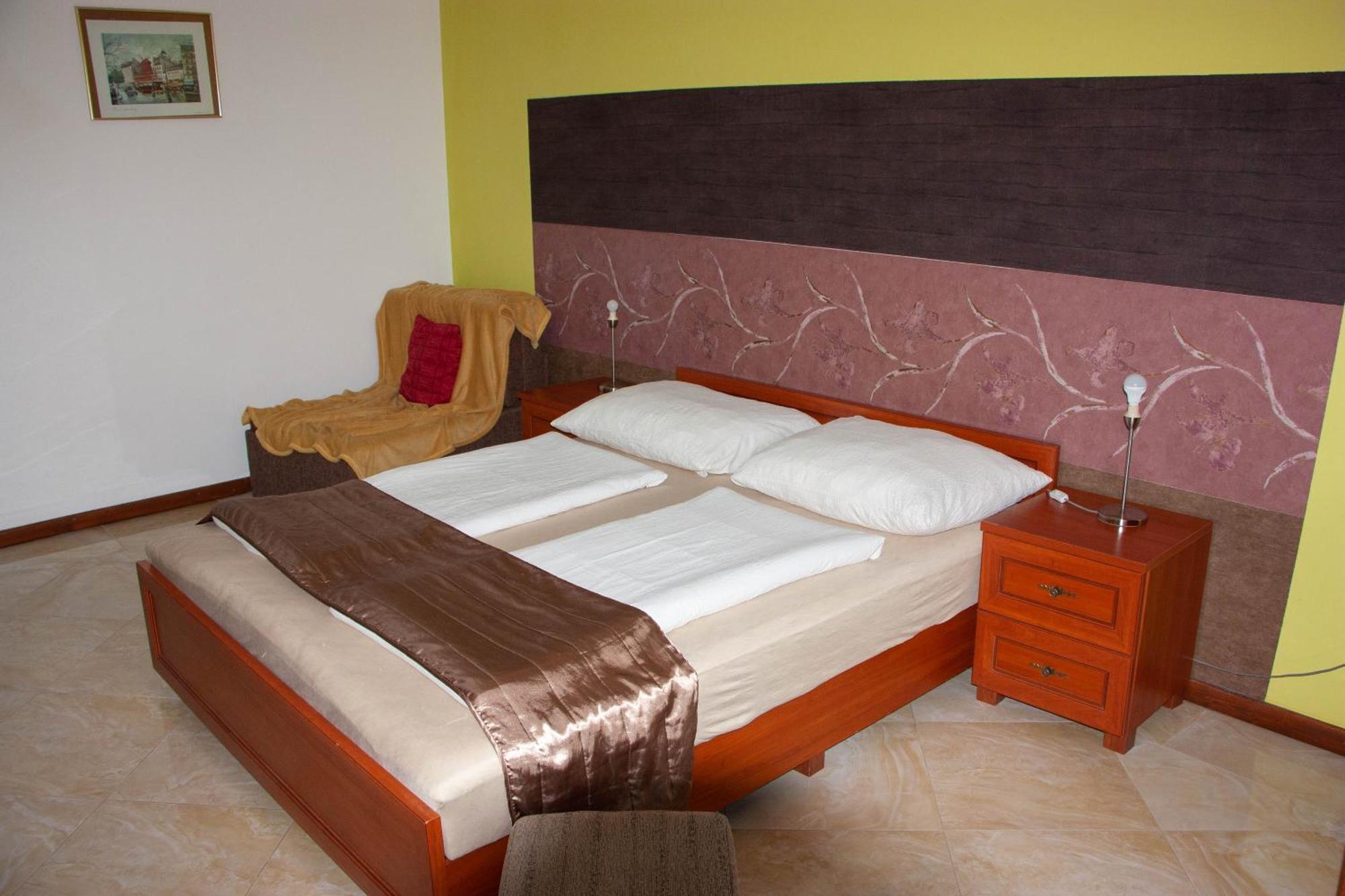 Aquarius Vendeghaz Hotel Сегед Екстериор снимка