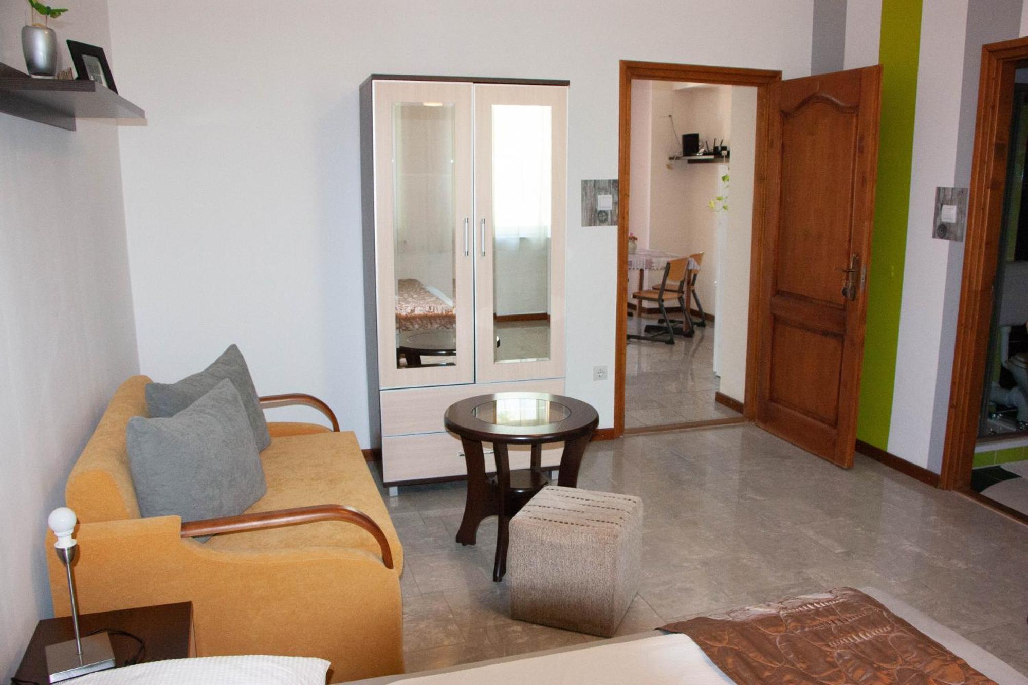 Aquarius Vendeghaz Hotel Сегед Екстериор снимка