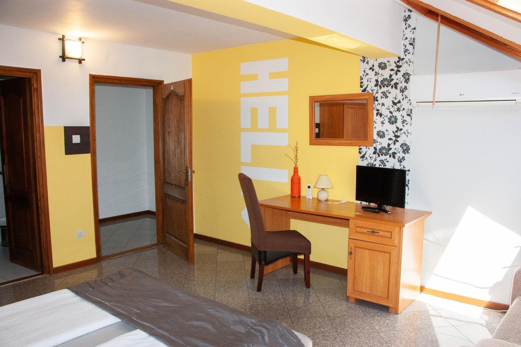 Aquarius Vendeghaz Hotel Сегед Екстериор снимка