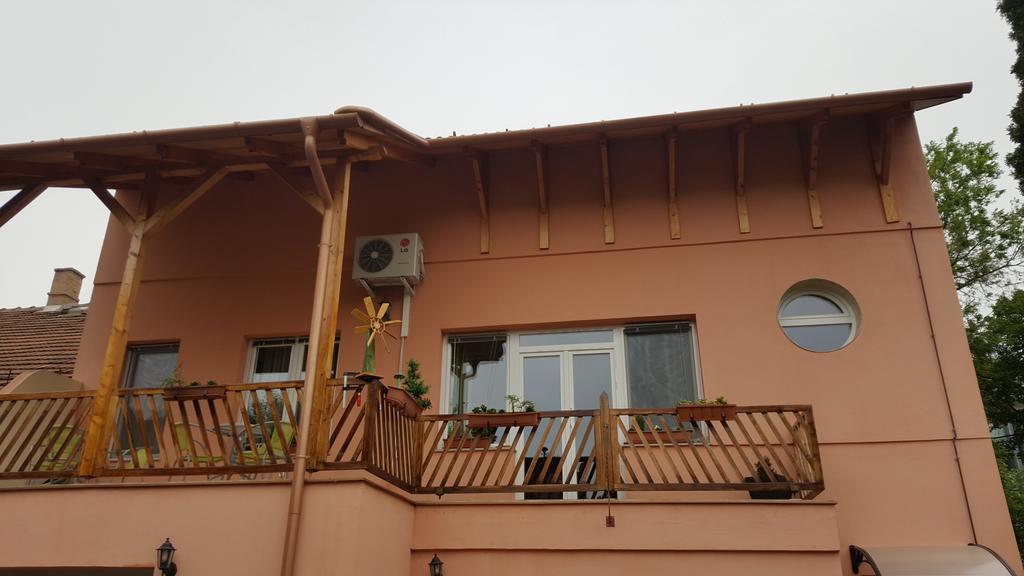 Aquarius Vendeghaz Hotel Сегед Екстериор снимка