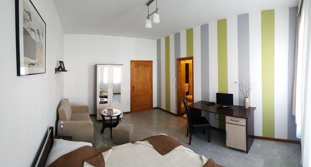 Aquarius Vendeghaz Hotel Сегед Екстериор снимка