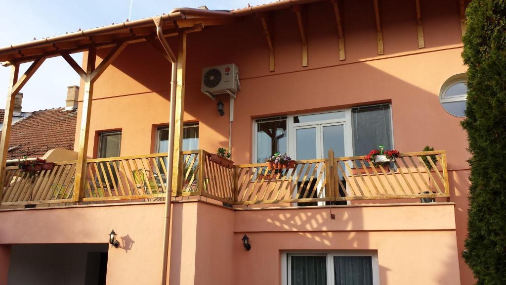 Aquarius Vendeghaz Hotel Сегед Екстериор снимка