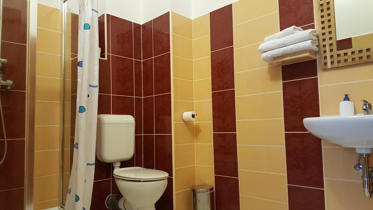 Aquarius Vendeghaz Hotel Сегед Екстериор снимка