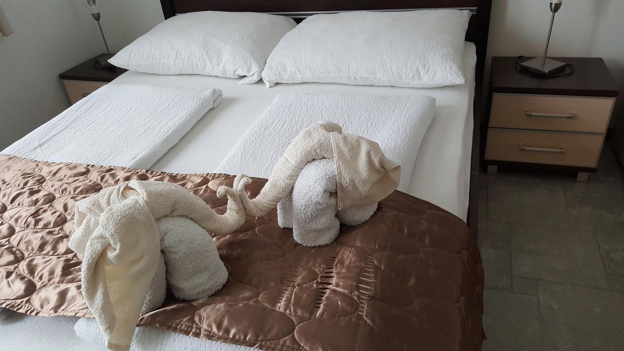 Aquarius Vendeghaz Hotel Сегед Екстериор снимка