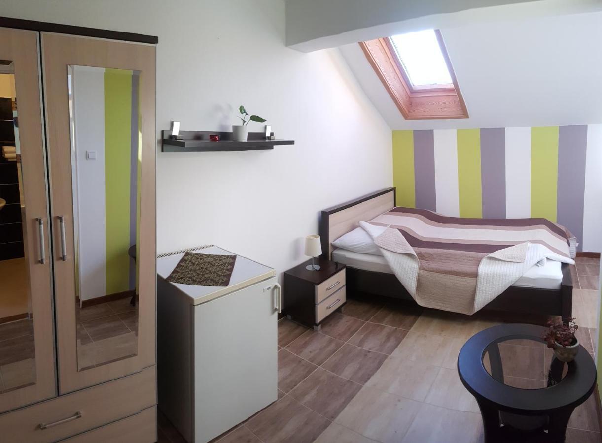 Aquarius Vendeghaz Hotel Сегед Екстериор снимка