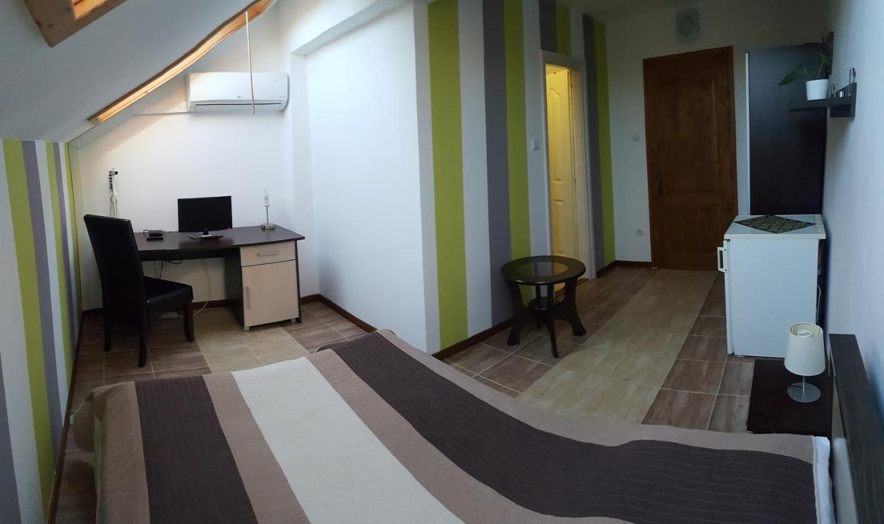 Aquarius Vendeghaz Hotel Сегед Екстериор снимка