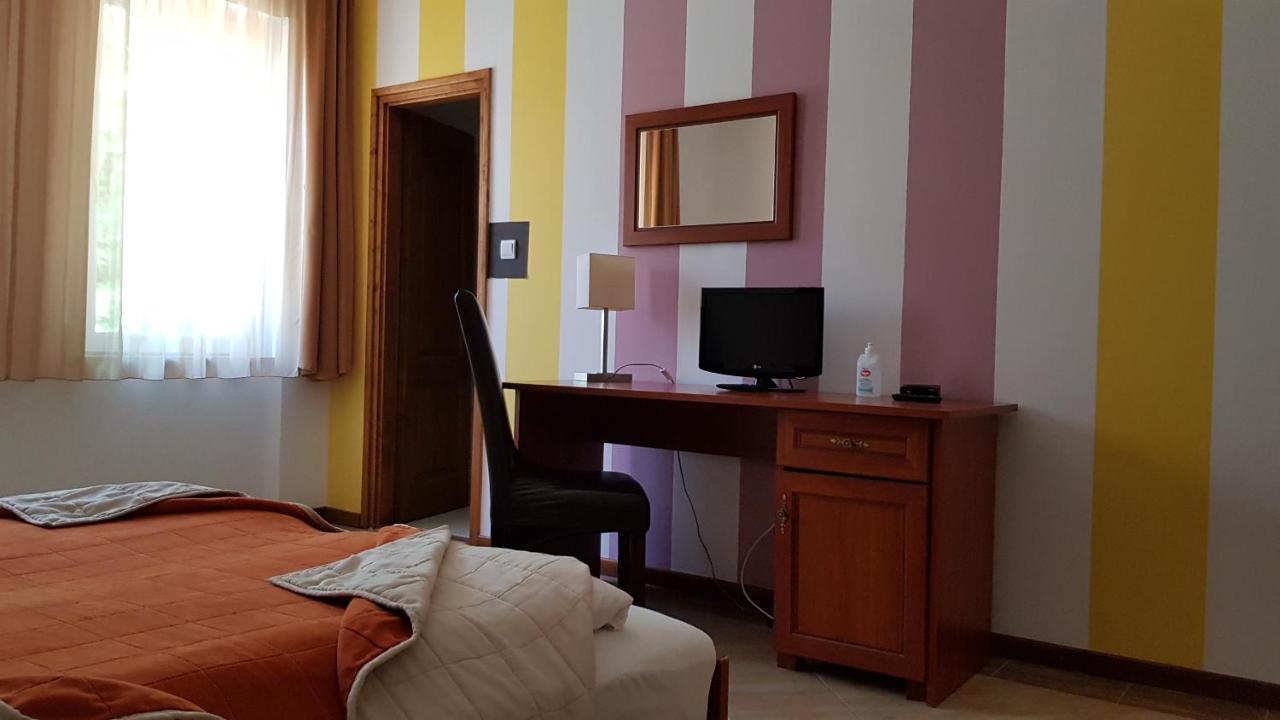 Aquarius Vendeghaz Hotel Сегед Екстериор снимка